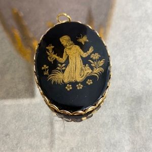 Black/gold Pendant Necklace Vintage
